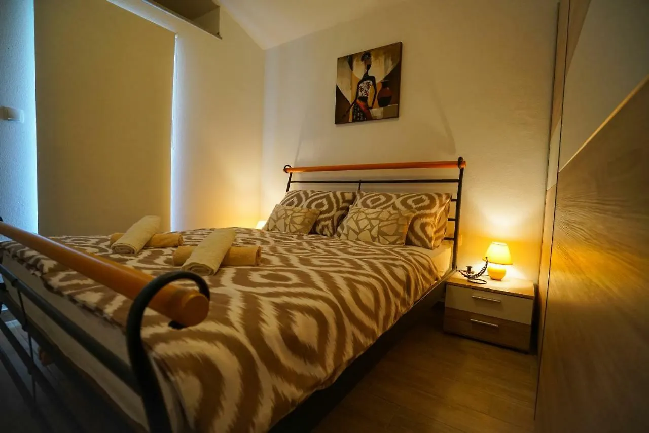 Apartments Aurora Zadar 0*,